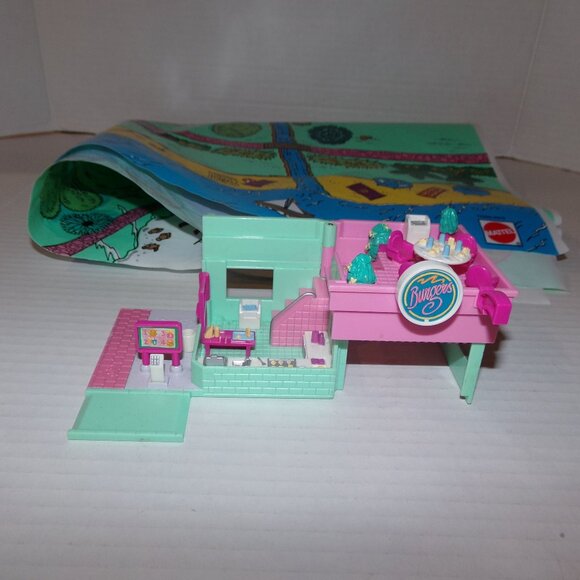Vintage 1994 Polly Pocket Drive-In Burger Restaurant And Playville Mat - Picture 1 of 16
